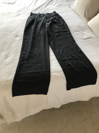 Pantalón de vestir negro con pinzas