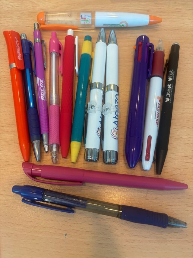 Lote de bolígrafos variados
