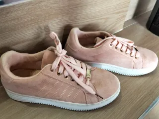 Zapatos de antelina con cordones en rosa talla 38
