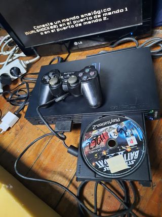 Consola PlayStation 2 con mando y juego