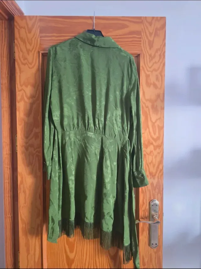 Vestido corto Zara verde con flecos