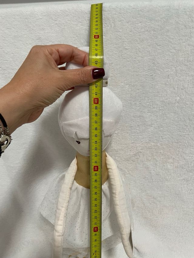 Bailarina de peluche blanca y dorada