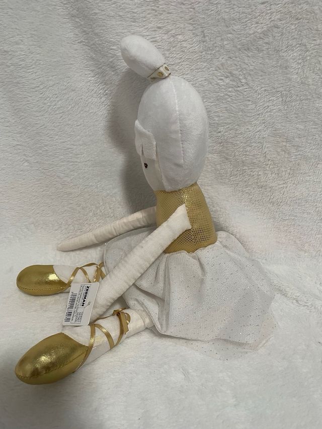Bailarina de peluche blanca y dorada