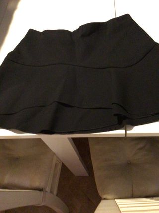 cuatro faldas negras. T. M.