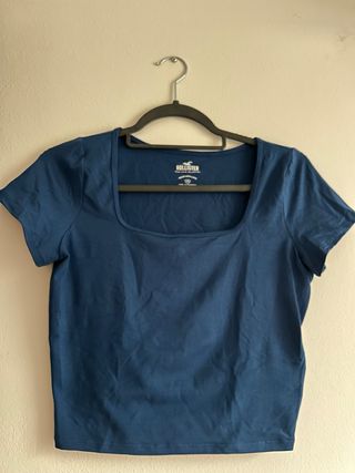 Top corto suave Hollister azul cuello cuadrado