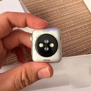 iPhone SE 2020 y Apple Watch S3