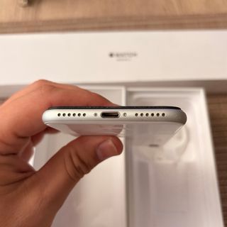 iPhone SE 2020 y Apple Watch S3