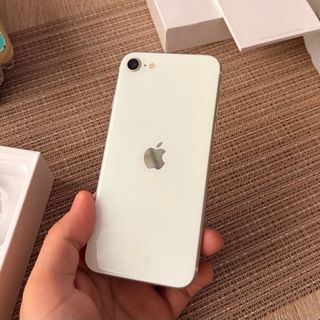 iPhone SE 2020 y Apple Watch S3