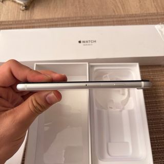 iPhone SE 2020 y Apple Watch S3