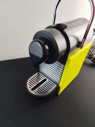 Cafetera Nespresso Krups Negra y Amarilla