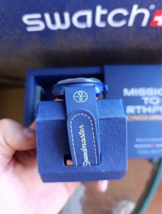 Swatch MoonSwatch Mission to Earthphase Moonshine.