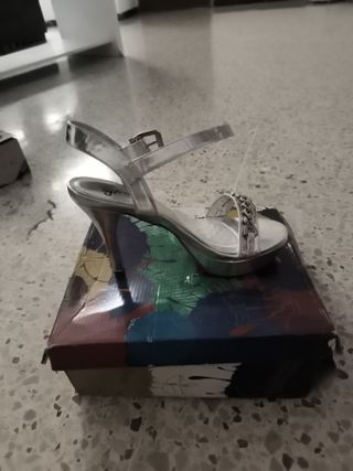 Zapatos de tacón plateados talla 39