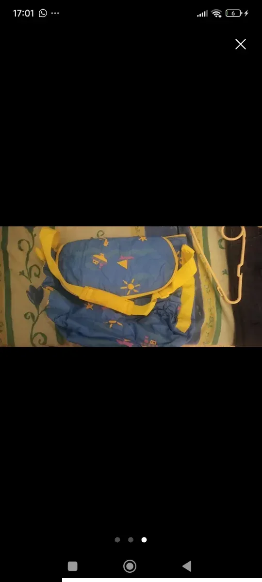 Nevera picnic azul y amarilla