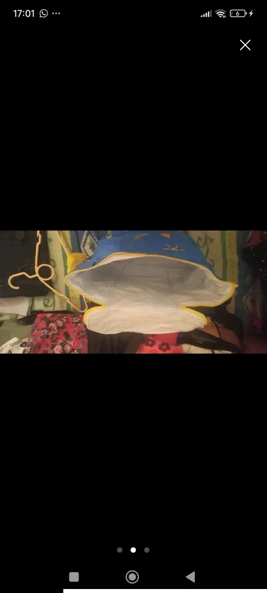 Nevera picnic azul y amarilla