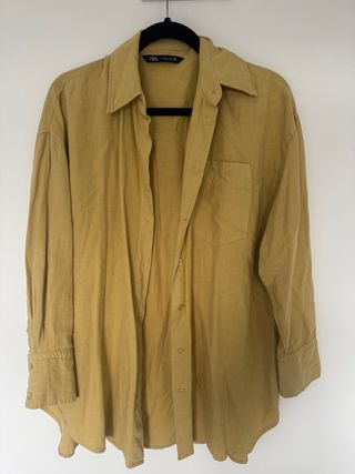 Camisa Zara algodón color mostaza.