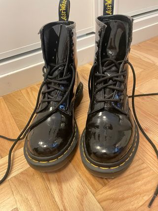 Stivali Dr. Martens in pelle verniciata nera