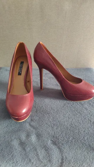 Zapatos tacón Zara rojo burdeos