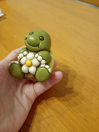 Tartaruga Thun con fiore in ceramica