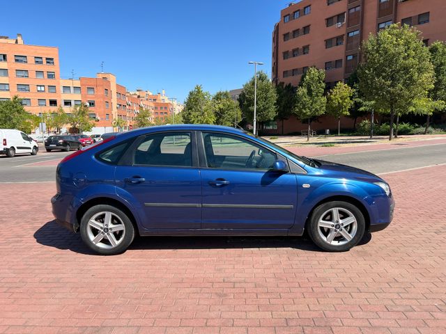 Ford Focus 1.6i 5 puertas