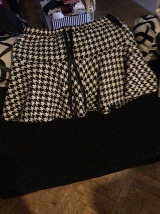 Dos faldas T. M. (beige y negro)