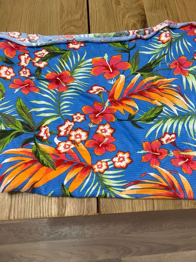 Pareo playero estampado tropical