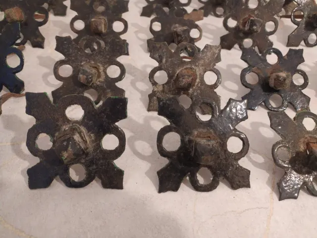 Clavos tetones antiguos de hierro forjado