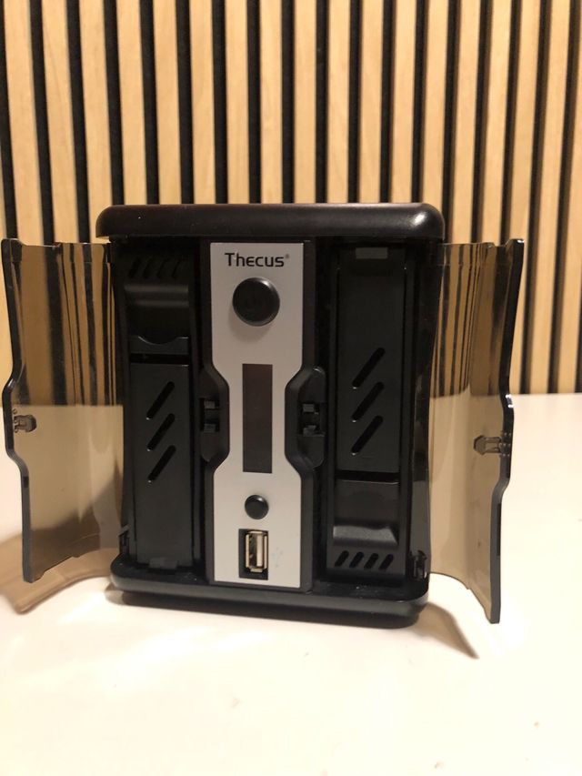 NAS Thecus N2200 Holder 3,5'' come nuovo