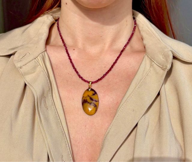 Collar jaspe mokaita y piedra granate en plata 925