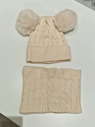Completo collo e cappello con doppio pon pon