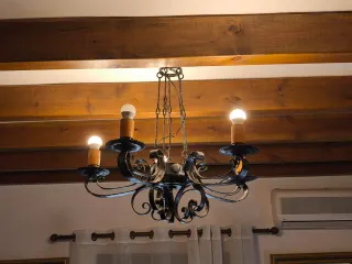 Lámpara de forja rústica