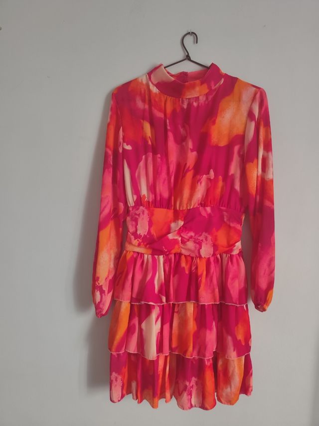 Vestido corto estampado naranja y fucsia