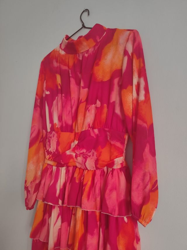 Vestido corto estampado naranja y fucsia