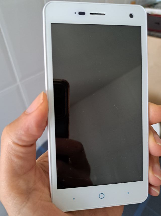 Smartphone Android ZTE Blade L3 Preto/Branco