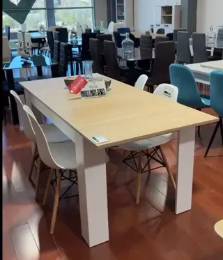 Mesa extensible y 4 sillas