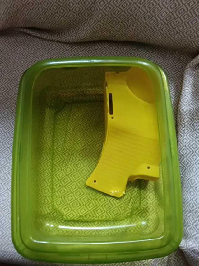 Contenedor Tortuguero Verde y Amarillo