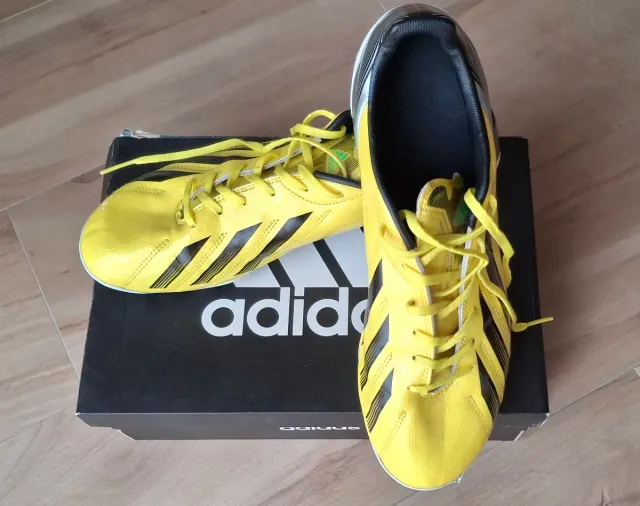 Botas de fútbol Adidas amarillas