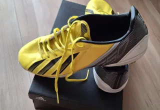 Botas de fútbol Adidas amarillas