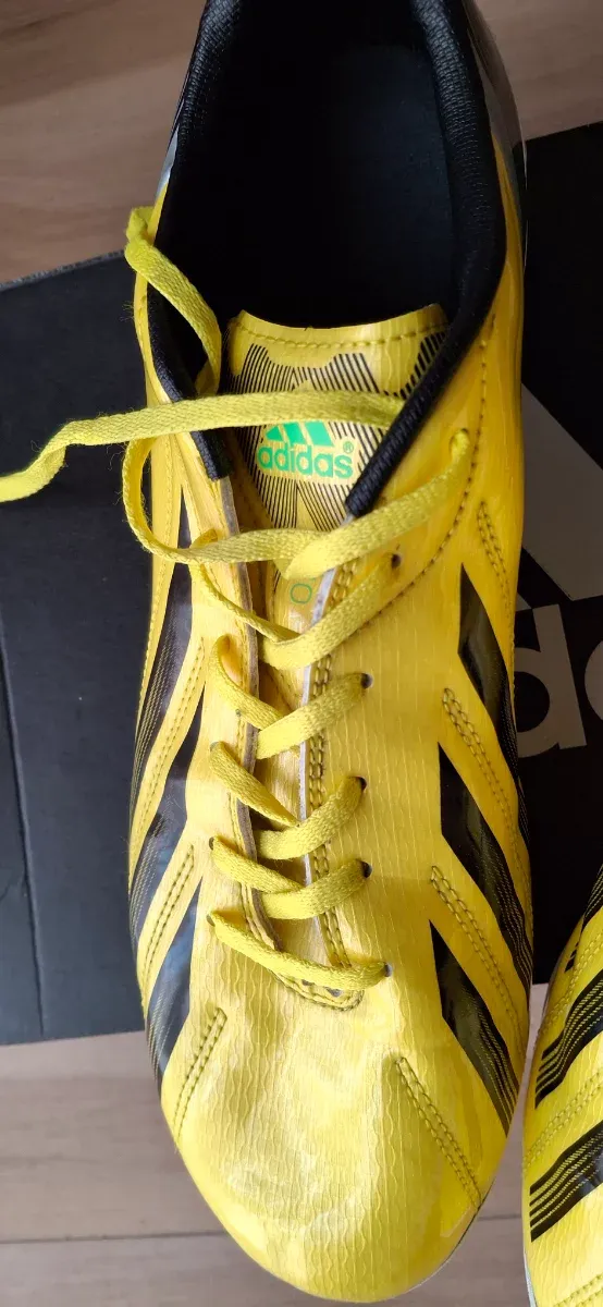 Botas de fútbol Adidas amarillas