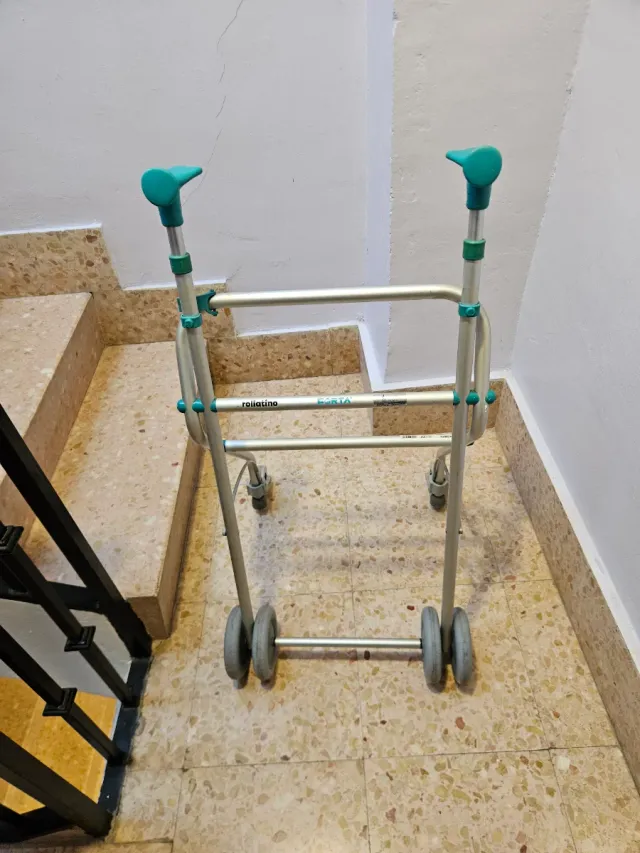 Andador para adultos con ruedas