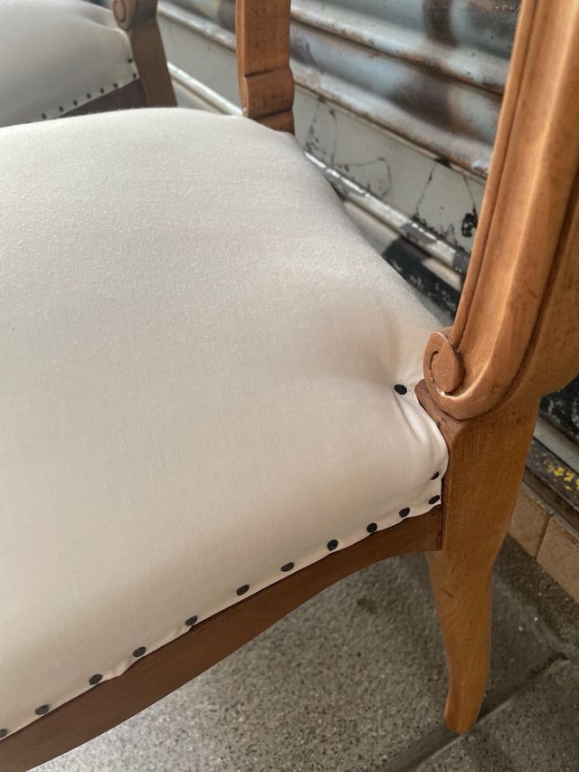 Coppia di sedie Luigi XV in noce spagnolo