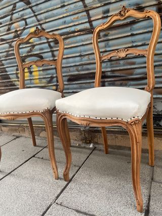 Coppia di sedie Luigi XV in noce spagnolo