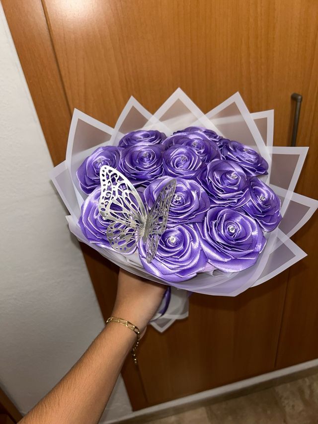 Ramo de rosas eternas @detallitos_gaditanos