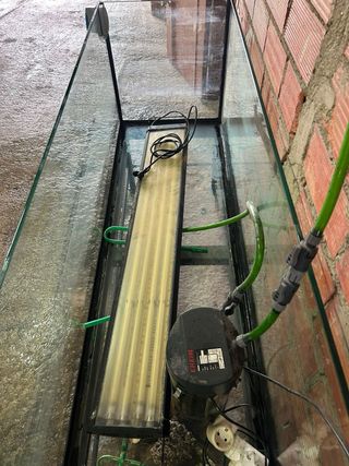 Acuario grande con soporte