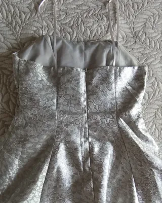 Vestido de fiesta plateado