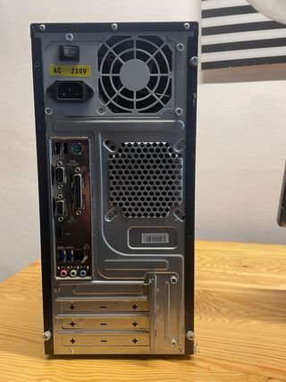 Pantalla BenQ Negra, torre asus teclado b-move