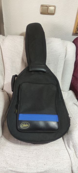 Guitarra Admira MD Sevilla con maletín acolchado