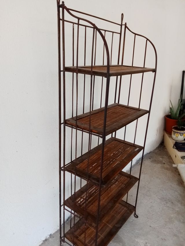 Estantería Metálica y Madera