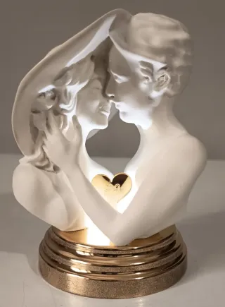 Lume con scultura coppia innamorati Italia Griffe