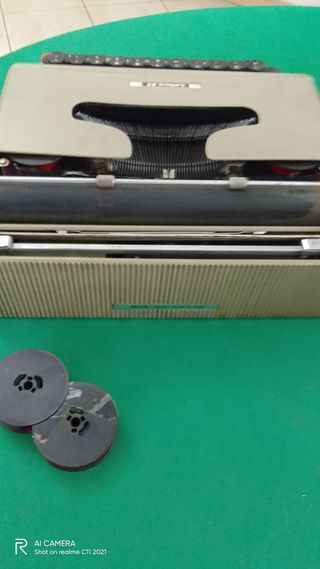 Macchina da scrivere Olivetti Lettera 22