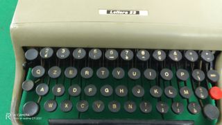 Macchina da scrivere Olivetti Lettera 22